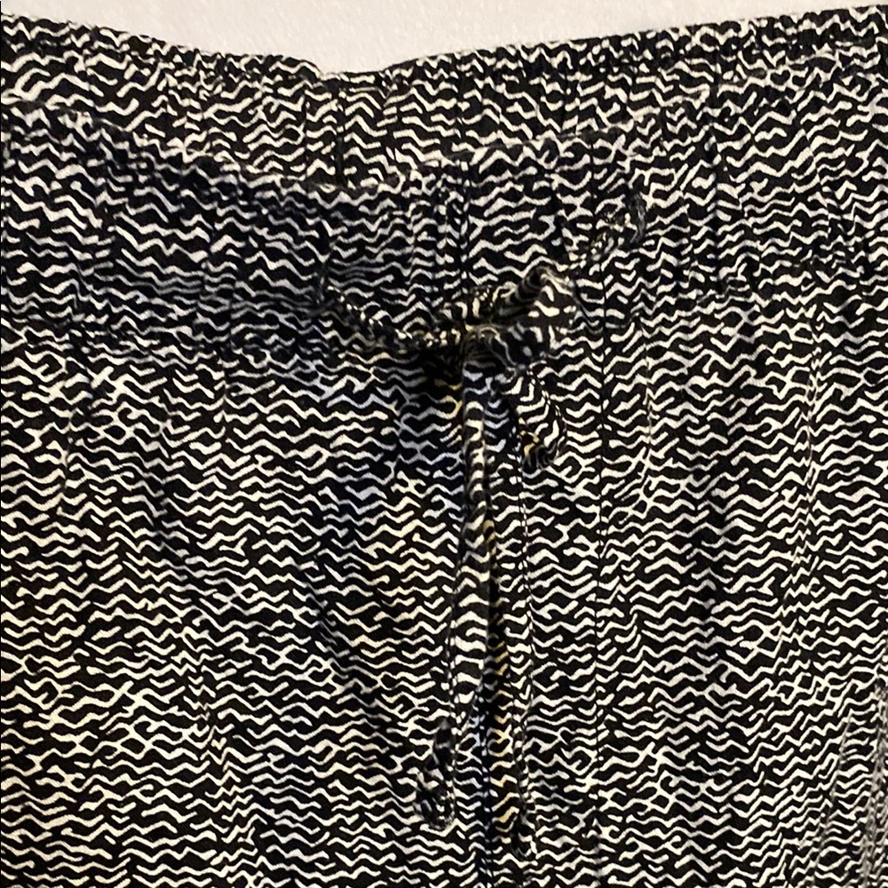 Old Navy Monochrome Patterned Joggers - Picture 3 of 9